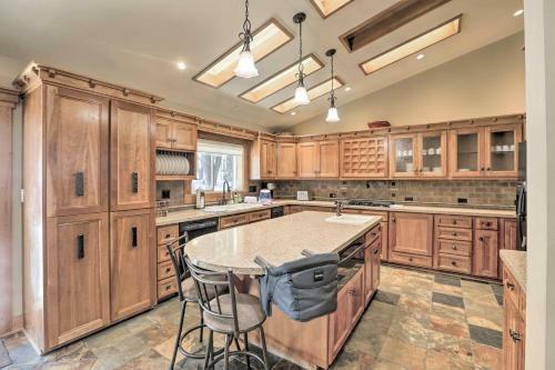 Tahoe City Retreat With Deck, 1 Mi To Beach!