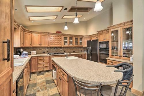Tahoe City Retreat With Deck, 1 Mi To Beach!