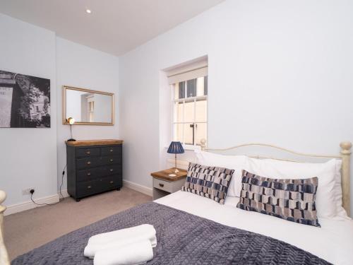 Pass The Keys Centrally Located 3 Bed Townhouse With Garden