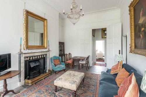 2 Bed Character & Period Apartment Central Bath
