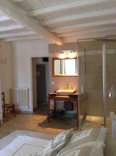 Hotel La Petite Auberge De Lussan