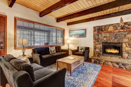 Lone Pine Lodge