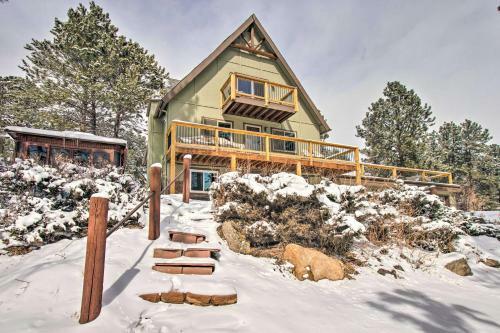 Stunning Evergreen Chalet With Private Hot Tub!