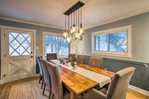 Stunning Evergreen Chalet With Private Hot Tub!