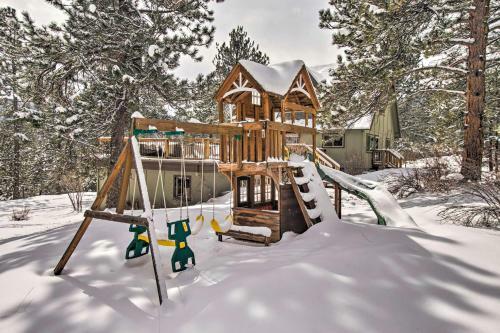 Stunning Evergreen Chalet With Private Hot Tub!