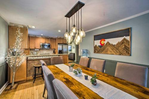 Stunning Evergreen Chalet With Private Hot Tub!