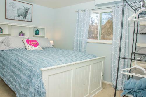 Villa Pet Friendly! By Uccs,hike, A/c, Grill & Firepit