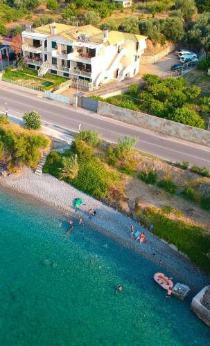 Derveni Seaside Apartments