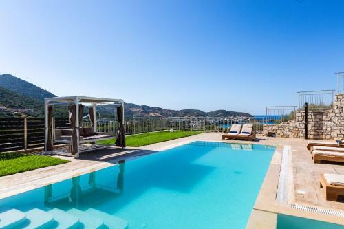Paris Villa, Infinite Coastal Views!