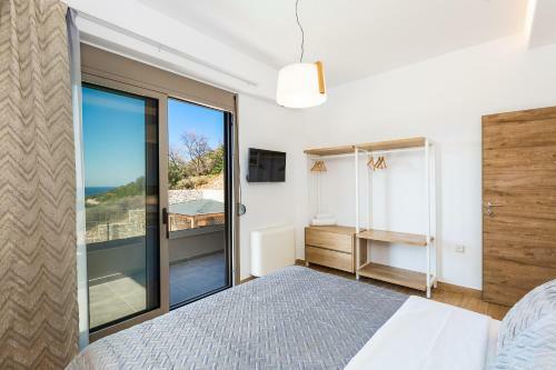 Paris Villa, Infinite Coastal Views!