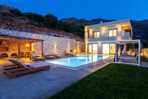 Paris Villa, Infinite Coastal Views!