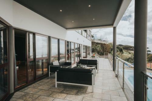 Ample Villa With Pool, Gym And Gorgeous Ocean View