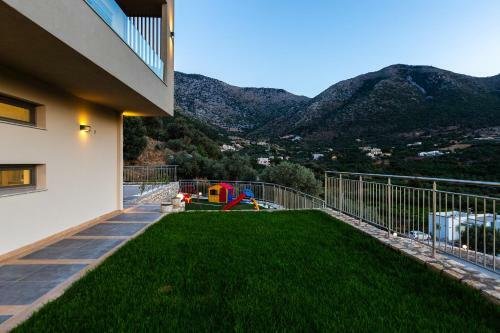 Oraia Eleni Villa, Infinite Coastal Views!