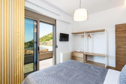 Oraia Eleni Villa, Infinite Coastal Views!
