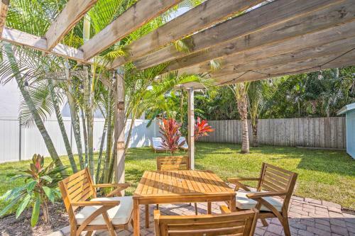 Botanical Jupiter Home With Patio And Fire Pit