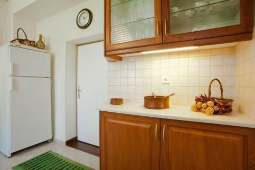 Hostal Elia Apartments Chrisso