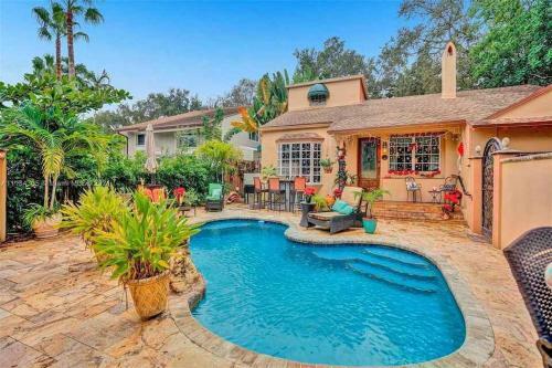 Massive Downtown Las Olas Retreat With Pool