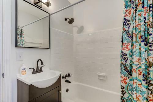 Apartamento Charming 3 Bedroom +1 Bath Home, Close To Everything