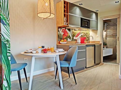 Villa Sea & Cliff Luxury Suites By Corfuescapes