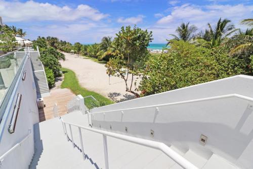 Luxury Beachfront Condo In Prime South Beach