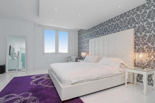 Luxury Beachfront Condo In Prime South Beach
