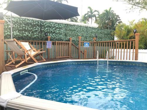 Cozy Mia Airport Pool Home