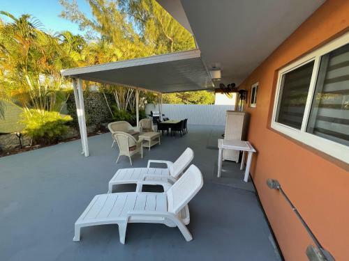 Cozy Mia Airport Pool Home