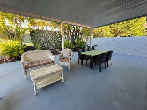 Cozy Mia Airport Pool Home