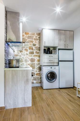 Adrian's Luxury Apartments 2