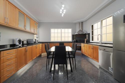 Charming Villa In Funchal