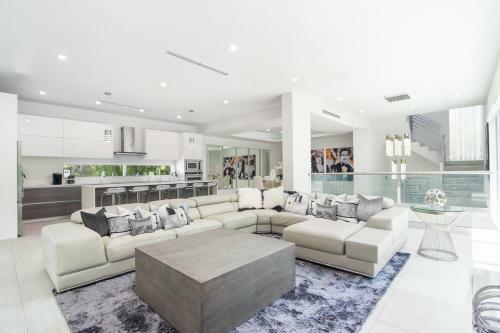 Ikon Villa - Rooftop Pool - Centric & Close To Beach