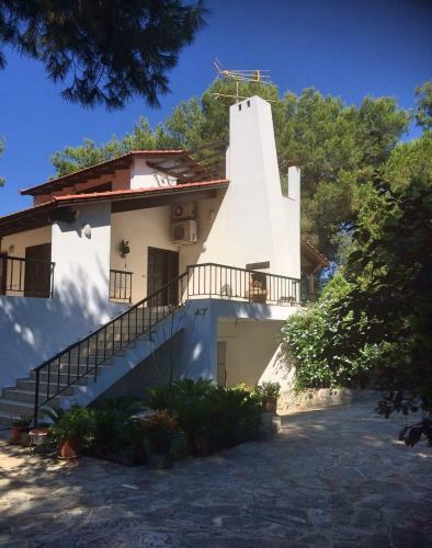 Seaside Villa In Alikes, Chalkida