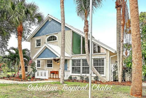 Tropical Chalet! 3 King Br! 3 Patios! Charming & Private