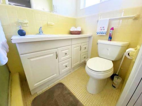 Cheerful 3 Bedrooms Home Two Minutes Walk To Beach