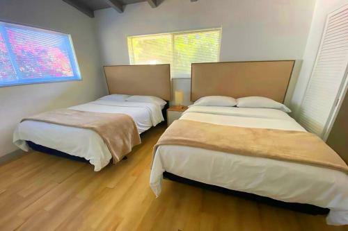 Cheerful 3 Bedrooms Home Two Minutes Walk To Beach