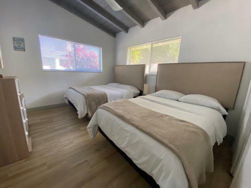 Cheerful 3 Bedrooms Home Two Minutes Walk To Beach