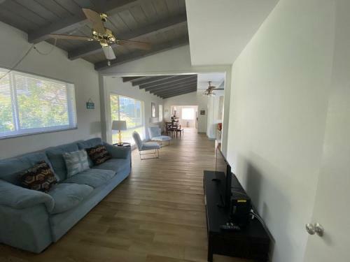 Cheerful 3 Bedrooms Home Two Minutes Walk To Beach