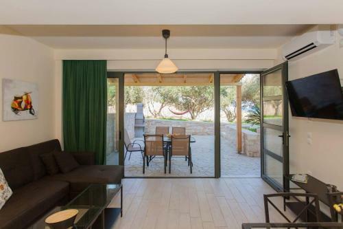 Olive Tree Farm 200m From The Beach