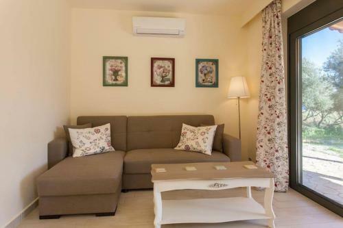 Olive Tree Farm 200m From The Beach