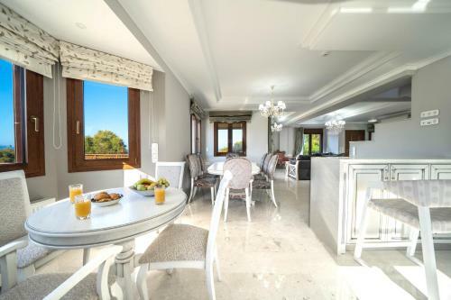 Iremia Luxury Villa With Pool