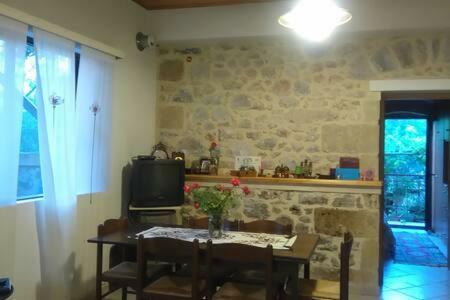 Isida's Traditional Stone House With Inside Yard