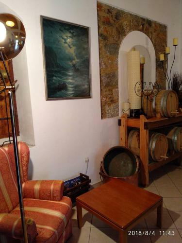 Isida's Traditional Stone House With Inside Yard
