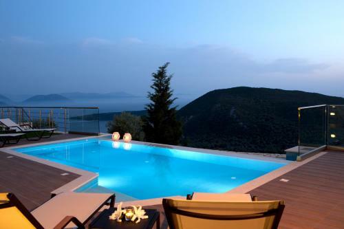 Hillside Villa With Infinity Pool, Breathtaking View