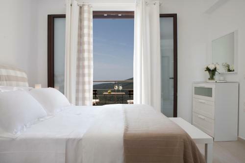 Hillside Villa With Infinity Pool, Breathtaking View