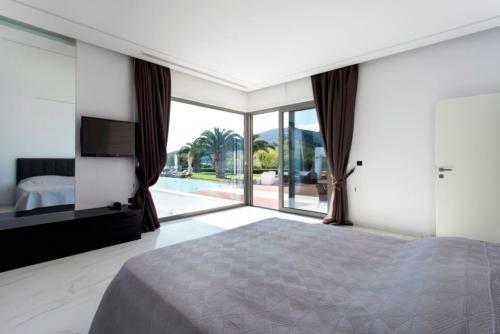 Le Blanc, Luxurious Beachfront Villa