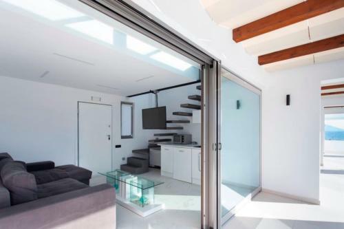 Le Blanc, Luxurious Beachfront Villa