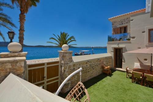 Sea-front Jacuzzi & Garden Luxury Rock Villa Ermioni