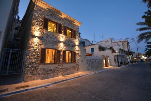 Sea-front Jacuzzi & Garden Luxury Rock Villa Ermioni