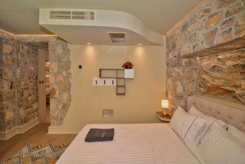 Sea-front Jacuzzi & Garden Luxury Rock Villa Ermioni