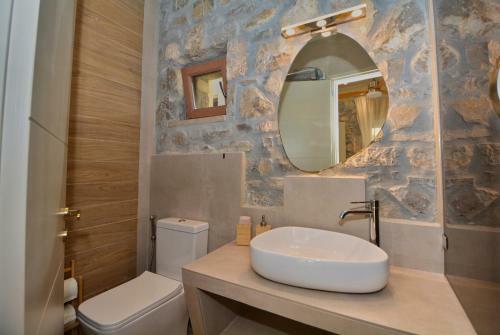 Sea-front Jacuzzi & Garden Luxury Rock Villa Ermioni